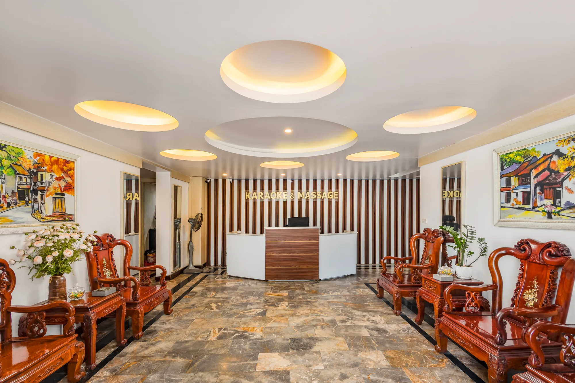 Sảnh đón khu Karaoke & Massage tại Central Phú Hưng